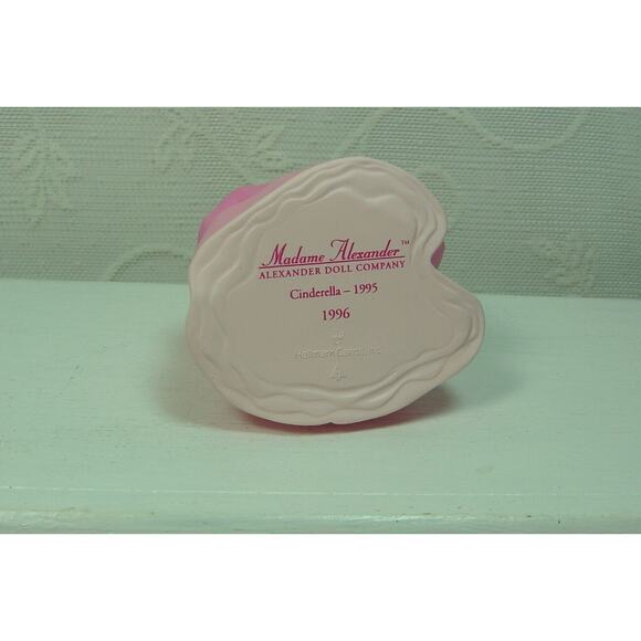 VINTAGE HALLMARK ORNAMENT MADAME ALEXANDER CINDERELLA-1995 - Picture 4 of 6